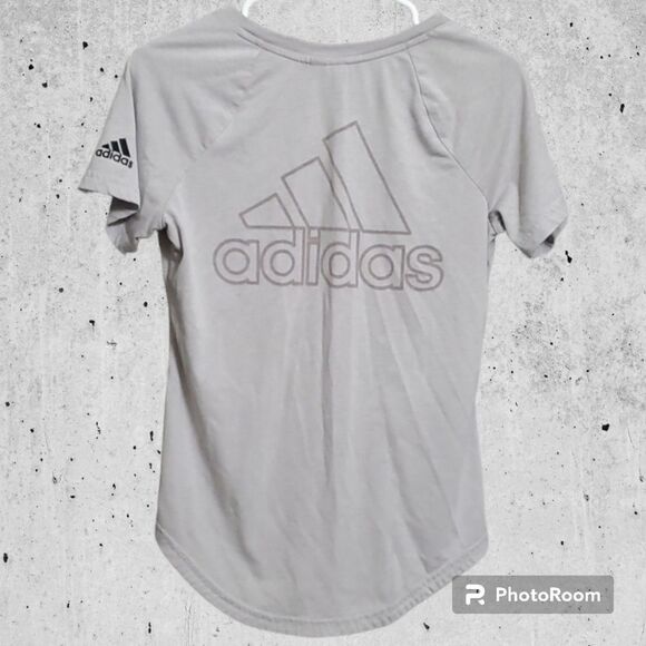 Adidas top women’s size medium grey shirt Adidas logo thin fabric game d… - Picture 3 of 13